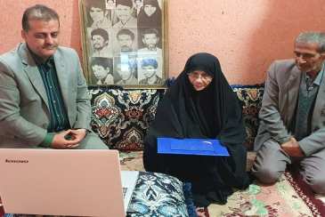 دیدار حضوری مدیر کل هواشناسی استان هرمزگان  با  خانواده شهید در جزیره ی هرمز، همزمان با گفت ‌وگوی مجازی رئیس سازمان هواشناسی کشور از طریق ویدئو کنفرانس با ایشان  